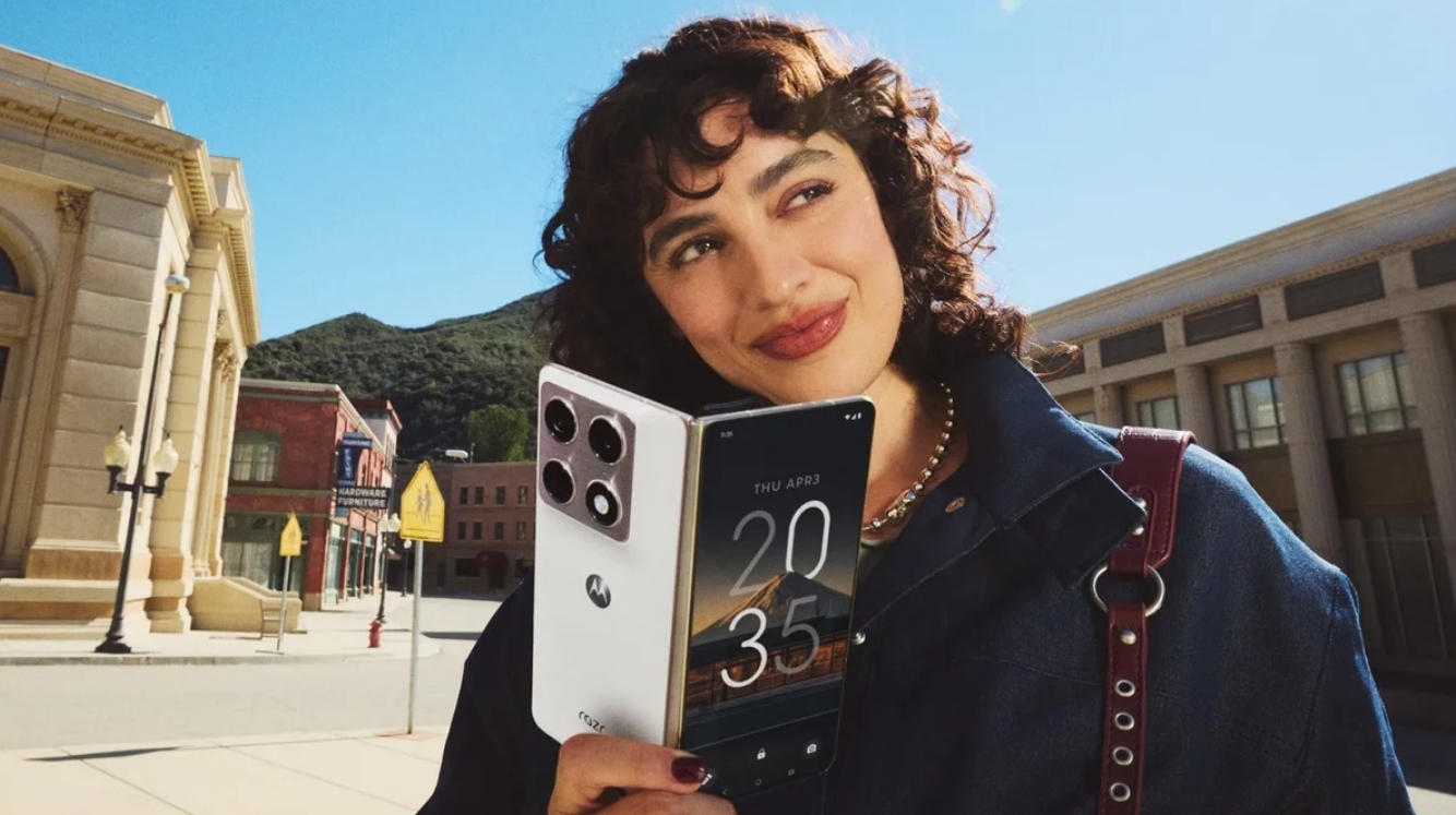 Motorola Razr Fold Resmi Rilis, Ponsel Lipat Tantang Galaxy Z Fold 7