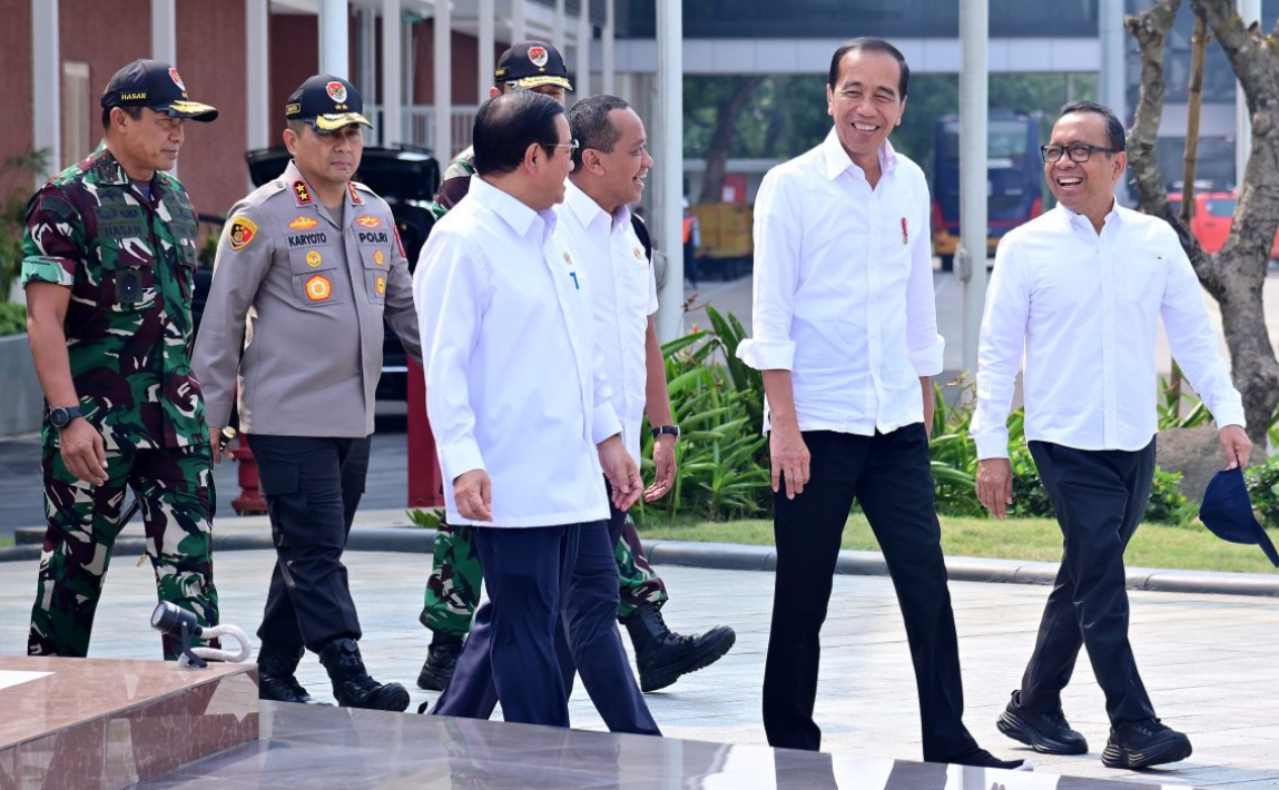 Rapat Kabinet Perdana di IKN Digelar Senin Esok: Presiden, Wapres, dan Sejumlah Menteri Tiba di IKN 