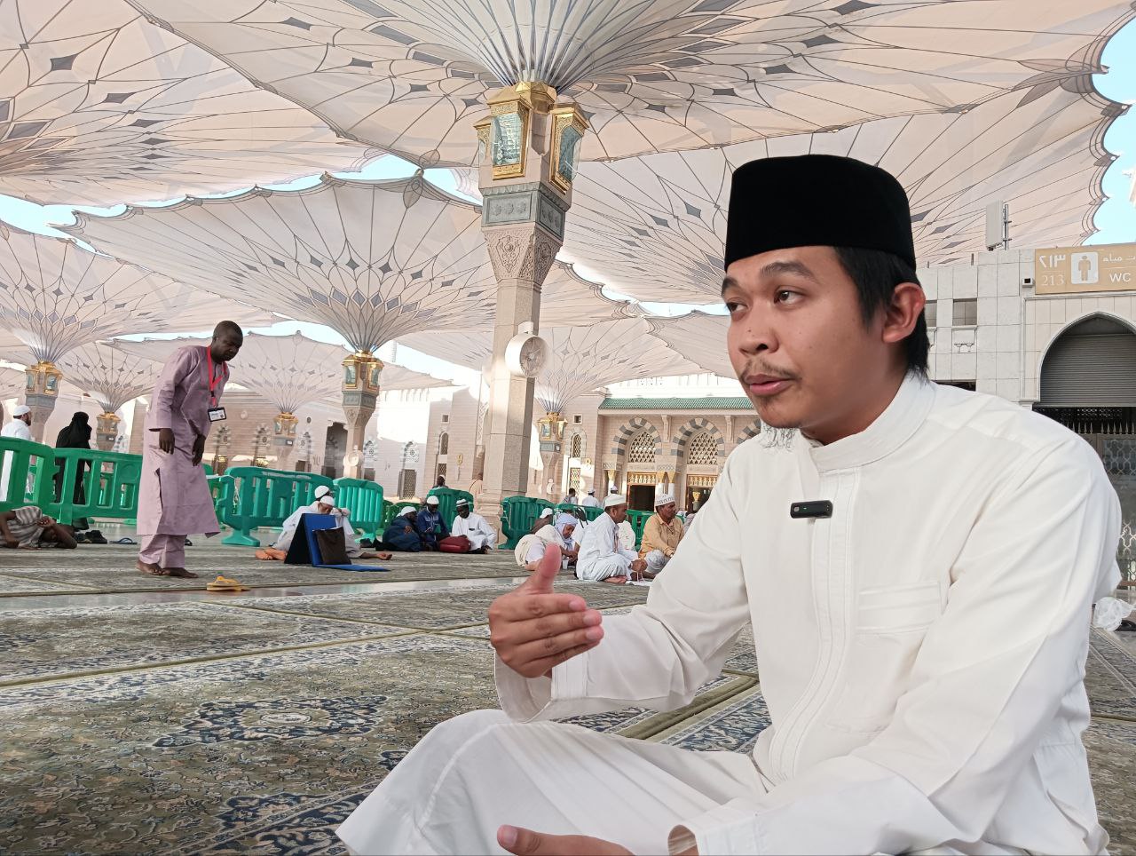 Dzakwan, Penerjemah Khotbah Jumat di Masjid Nabawi Ini Berasal dari Karanganyar