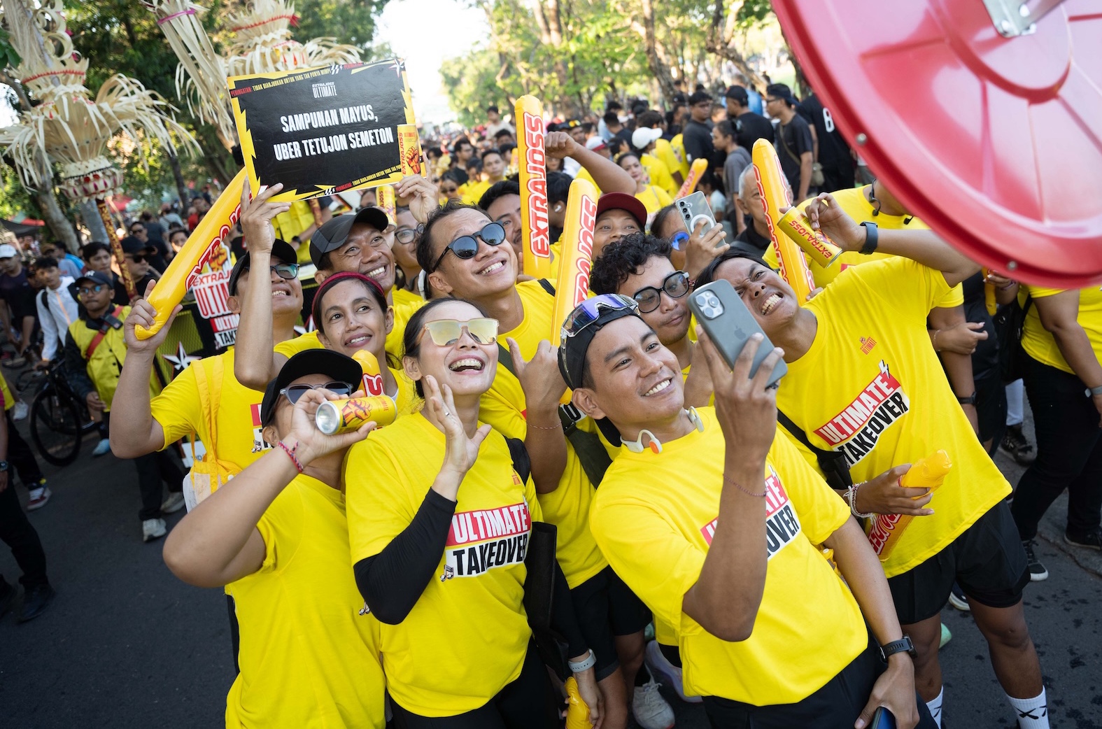 Parade Komunitas Ramaikan Extrajoss Ultimate Takeover di CFD Renon