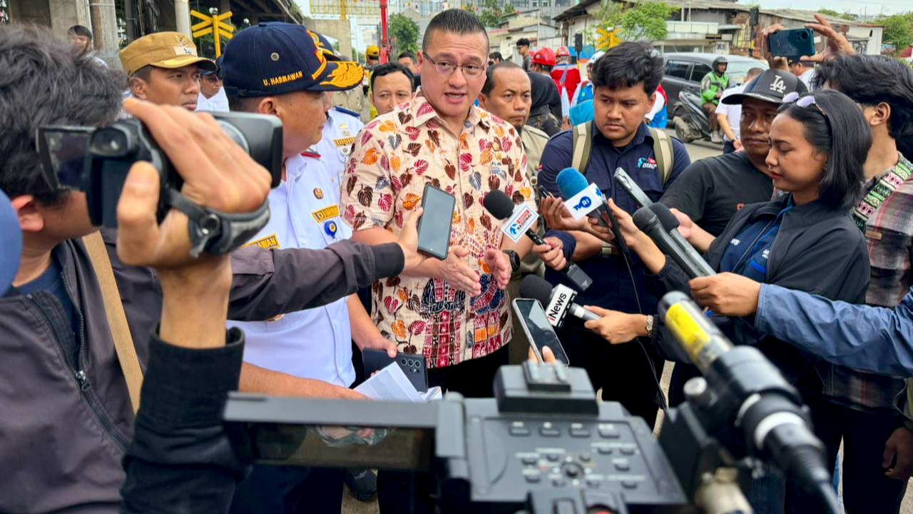 Kenneth Geram Lihat Macet di Lokasi Proyek Flyover Latumenten, Minta Dishub Turun Tangan