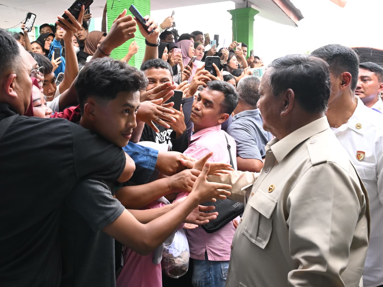 Prabowo Pasang Target, Listrik di Wilayah Banjir Sumatera Harus Pulih 100 Persen