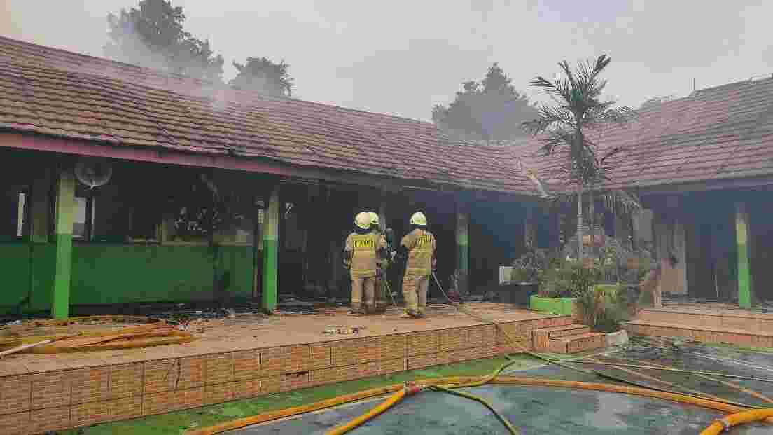Tak Ada Korban Jiwa, KBM di SDN 01 Pondok Bambu Tetap Normal Pasca Kebakaran