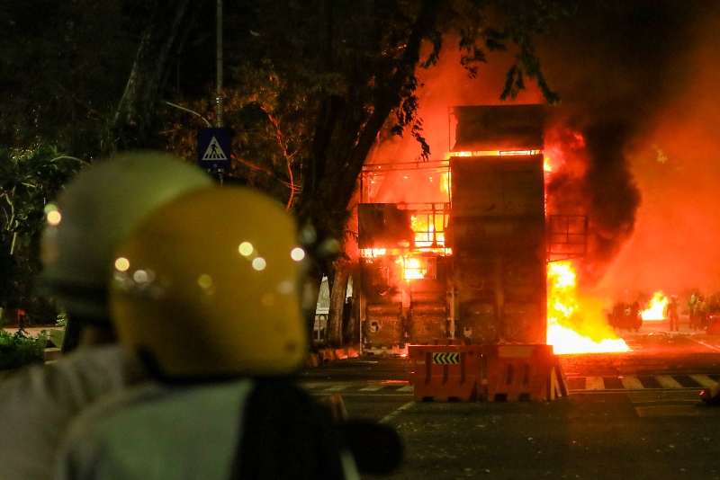15 Pos Polisi di Surabaya-Sidoarjo Rusak dan Terbakar