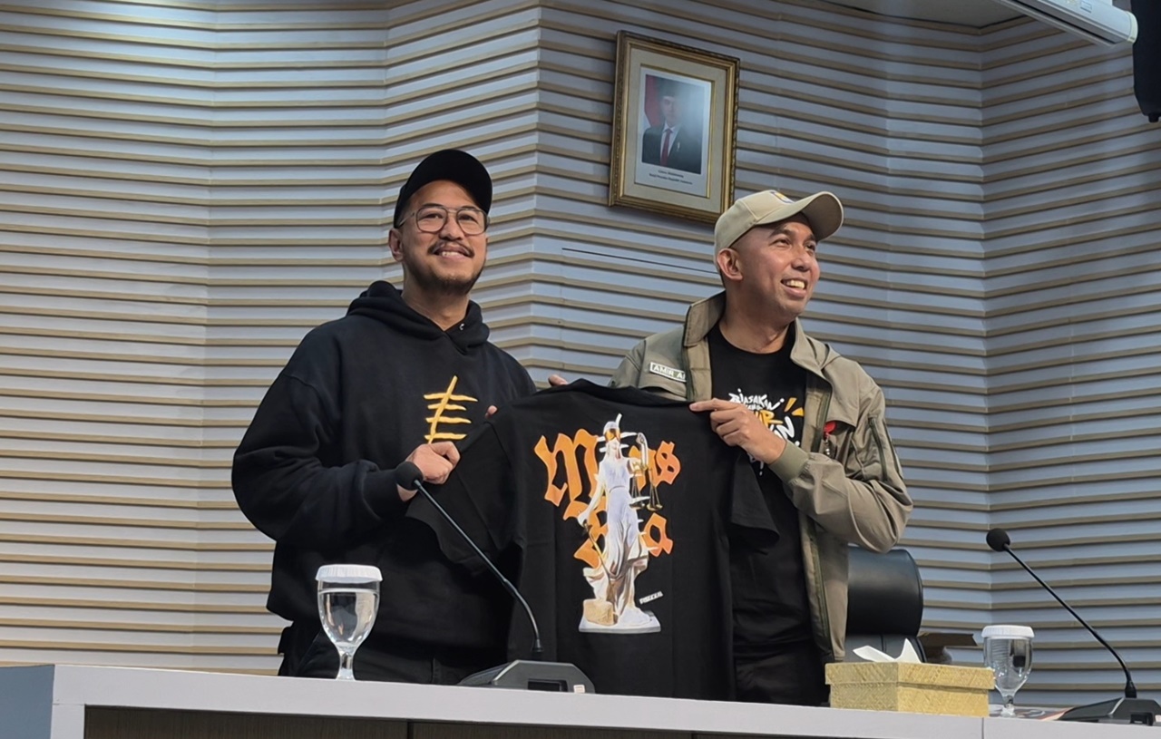 Kolaborasi Pandji Pragiwaksono dengan KPK di Stand-Up Comedy Special Mens Rea 