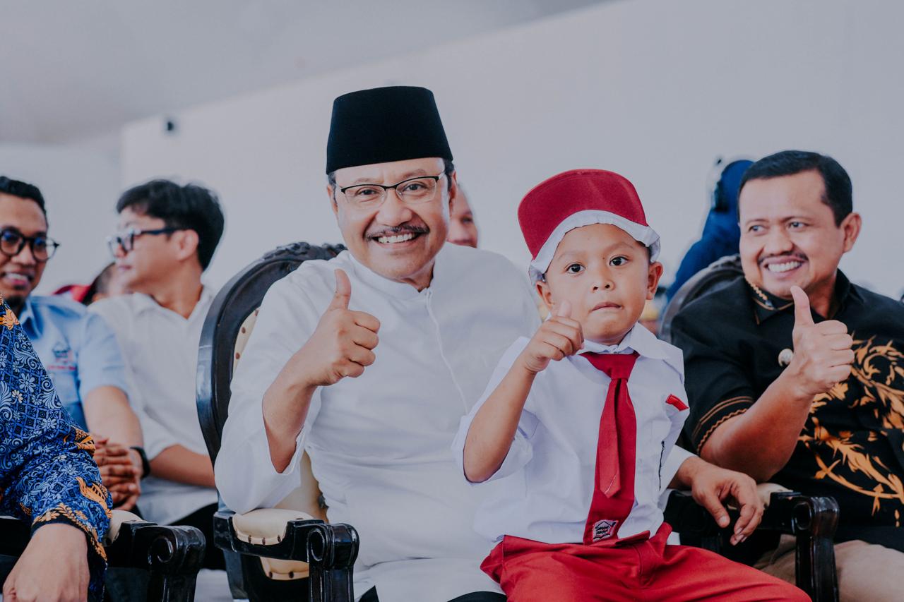 Gus Ipul Puji Sumedang, Dorong Sekolah Rakyat hingga Perlinsos Digital  