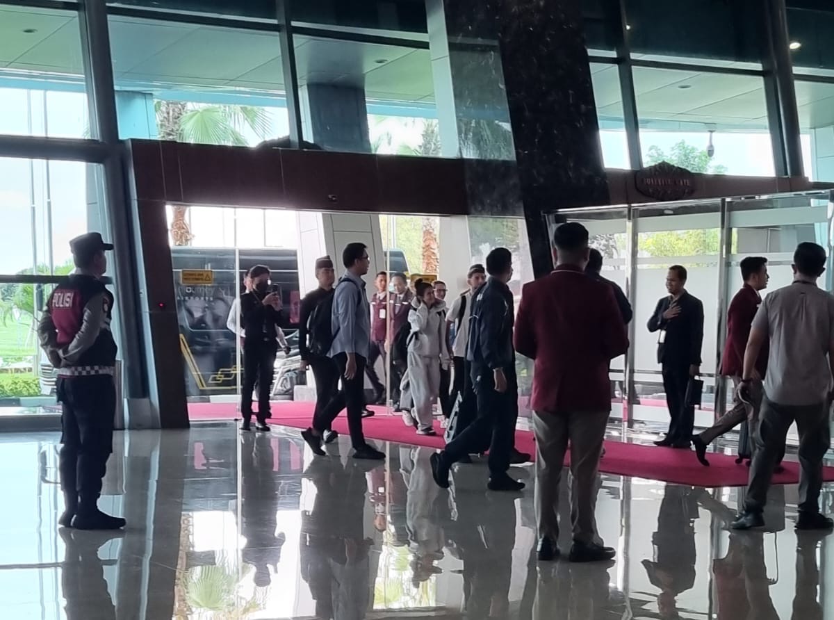 Bikin Wartawan Geram! Pelatih Anyar Timnas Indonesia John Herdman 'Hilang'  di Bandara, Diam-diam Lewat Jalur VIP