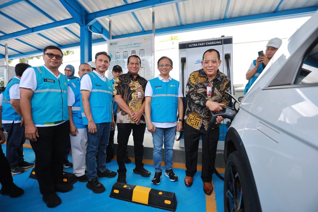 Dorong Transisi Energi, PLN Resmikan SPKLU Center Pertama di Jatim