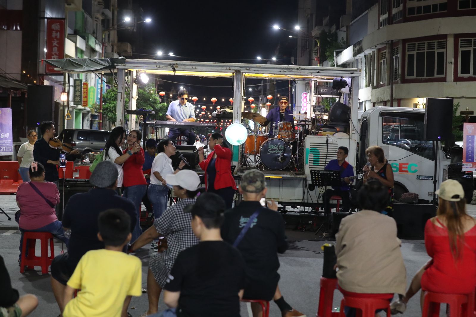 Jo & Friends Hangatkan Kya-Kya Kembang Jepun dalam Hari Kedua Rangkaian Tanjung Perak Jazz 2025