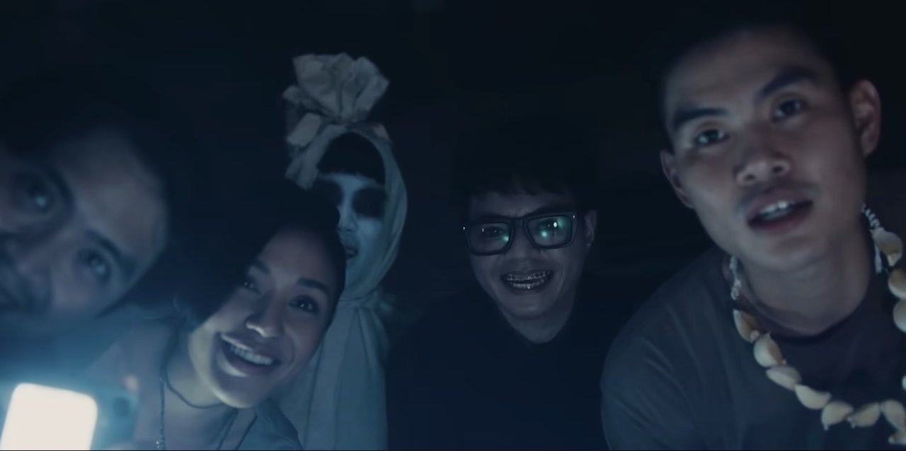 Sinopsis Harusnya Horror, Reza Arap Jadi Setan Wibu di Film Debutnya