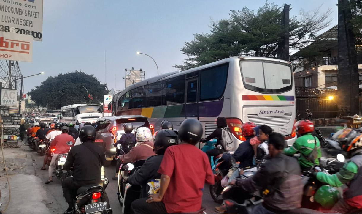 Kemacetan di Ciledug Makin Parah, Warga: Pengalihan Lau Lintas Tidak Berikan Solusi