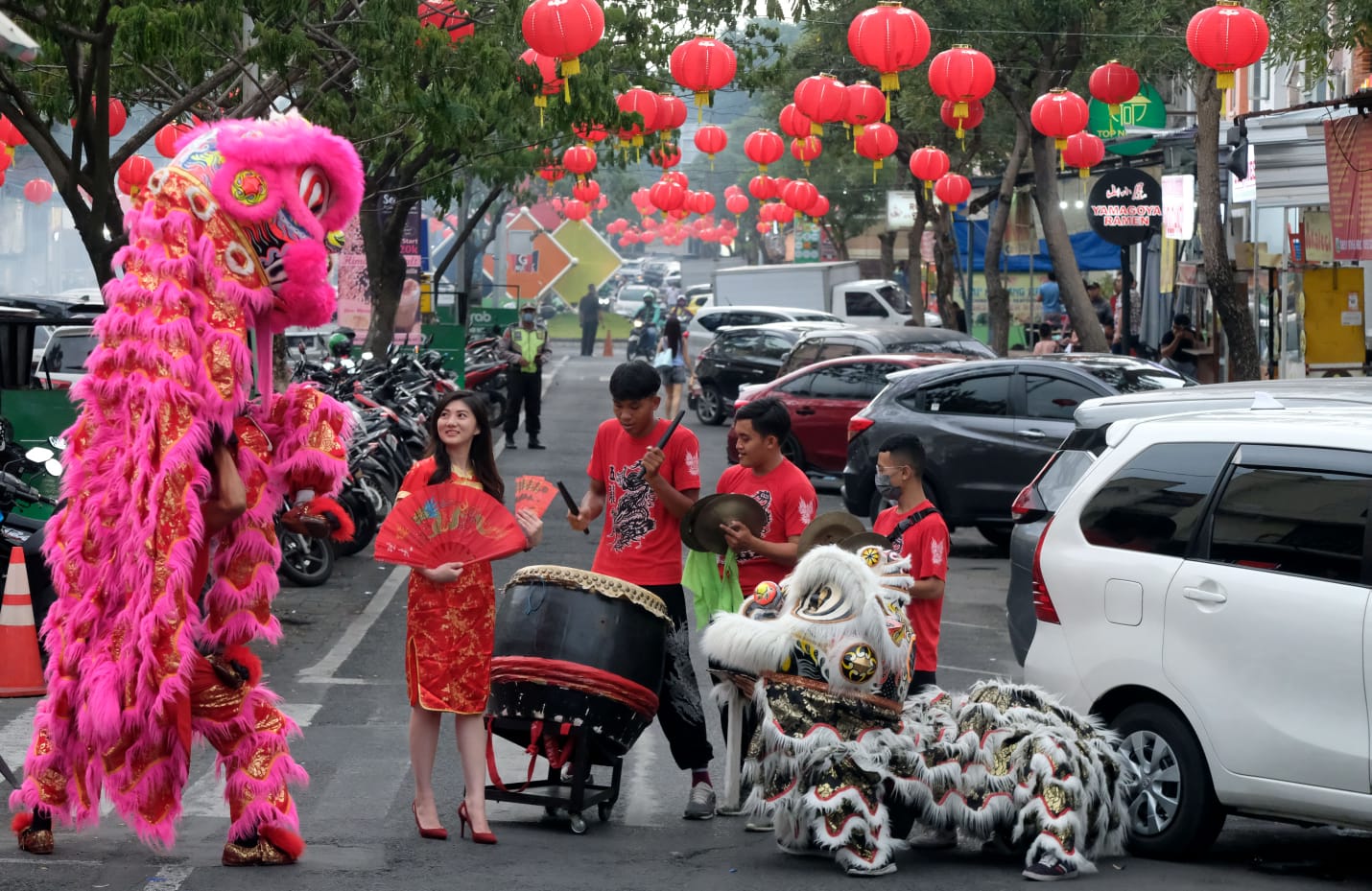 Magnet Barongsai di Perayaan Imlek G-Walk Surabaya