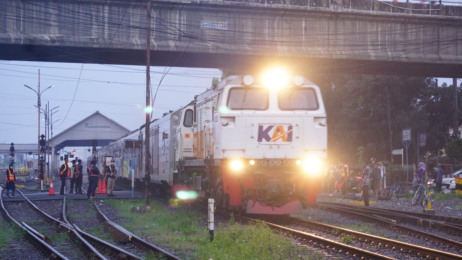 Mulai 1 Juni Kecepatan Kereta Api Meningkat di Perlintasan Daop 2 Bandung, Masyarakat Diimbau Hati-Hati 