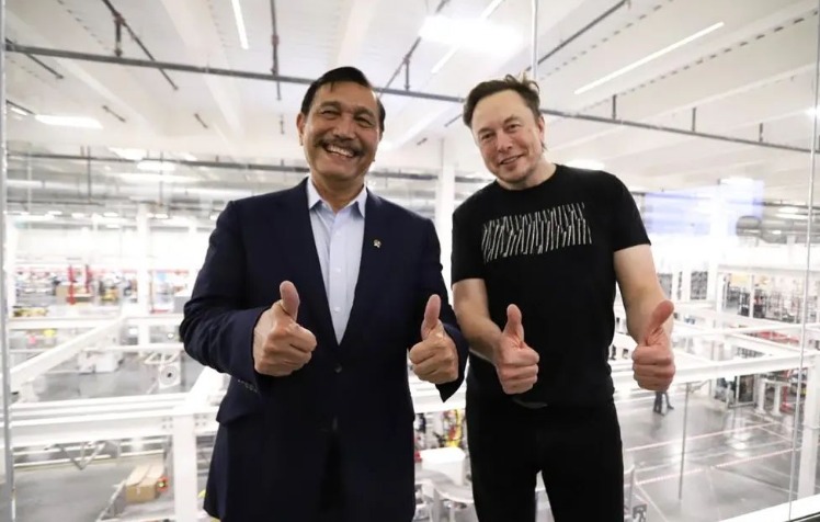 Luhut Angkat Bicara Soal Investasi Tesla di Indonesia