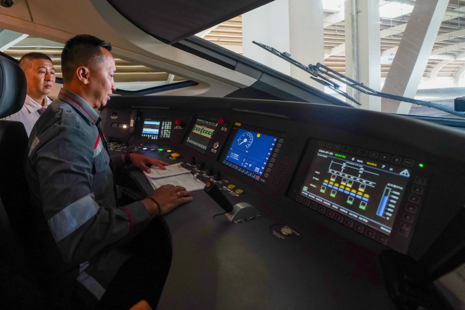 Tak Lagi Mendampingi, Masinis Indonesia Kini Berhasil Operasikan Kereta Cepat Whoosh