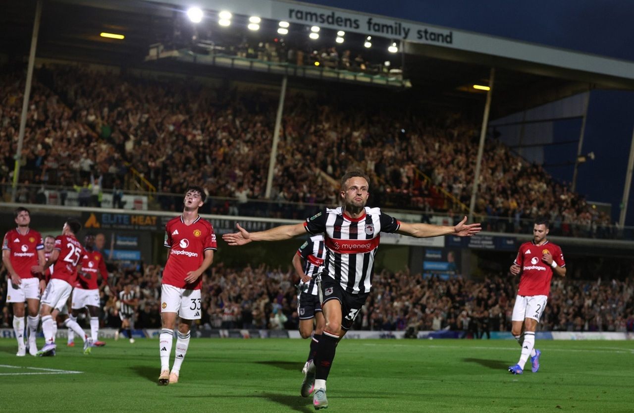 Grimsby Town vs Man Utd 2-2 (Pen 11-12): Setan Merah Kandas di Tangan Klub Kasta Keempat!
