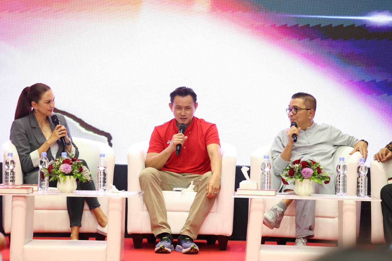 Perjalanan Karier dan Prestasi Candra Wijaya Tercatat Lewat Buku 'Jejak Emas dari Atas'