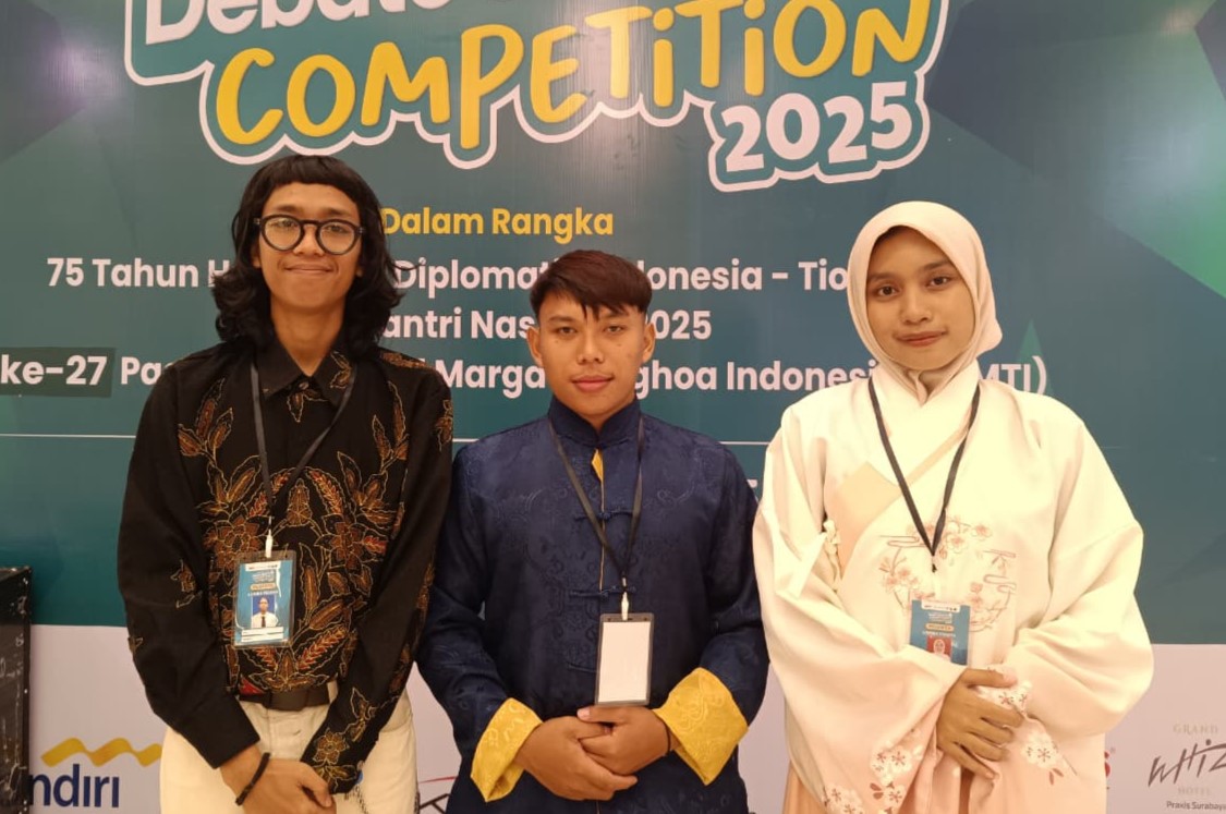 Mahasiswa UM Kompak Unjuk Kemampuan di Kompetisi Pidato Bahasa Mandarin, Walau Repot Bagi Waktu