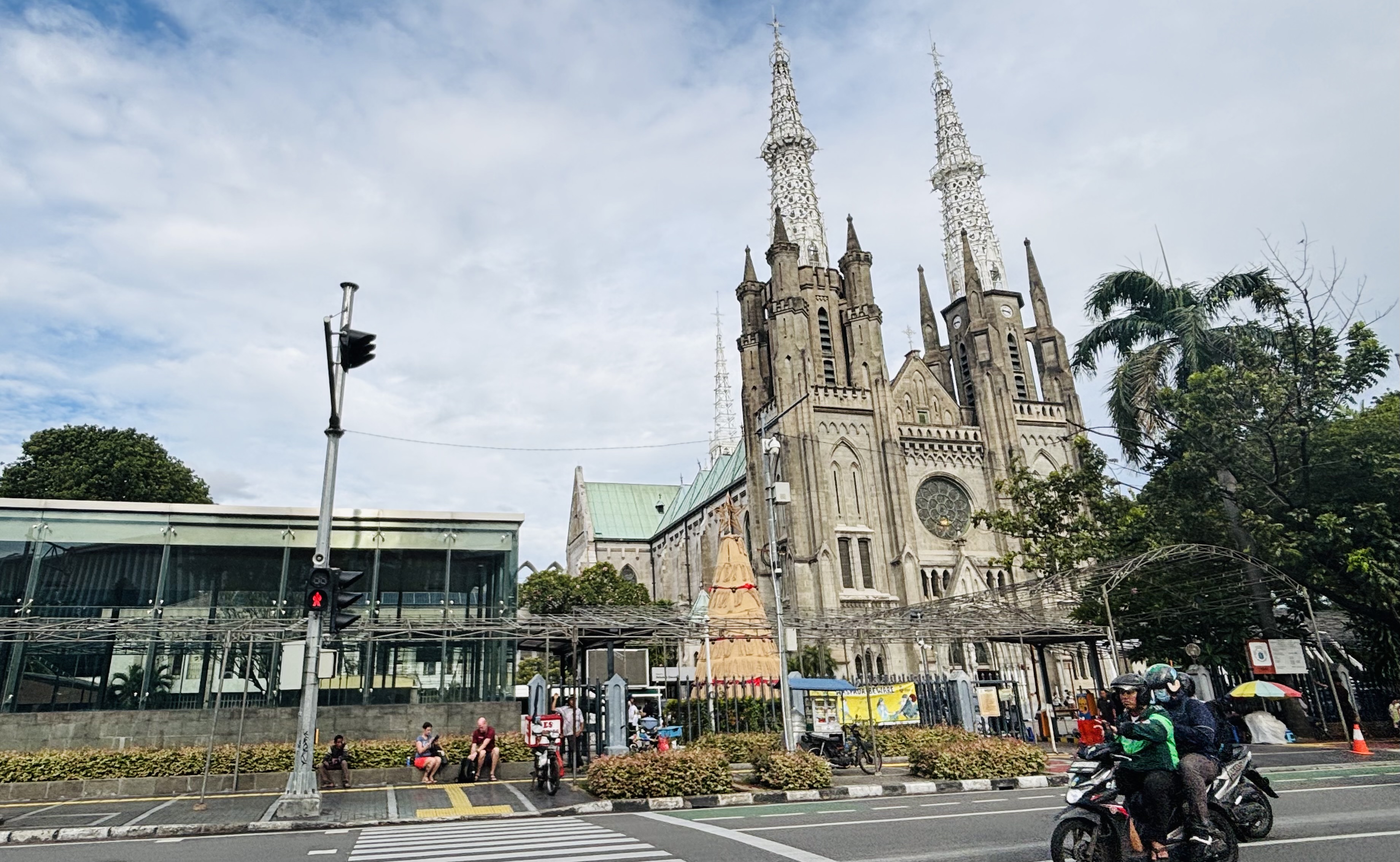 Jamin Keamanan Natal, Polisi Terapkan Pengamanan Berlapis di Gereja Katedral