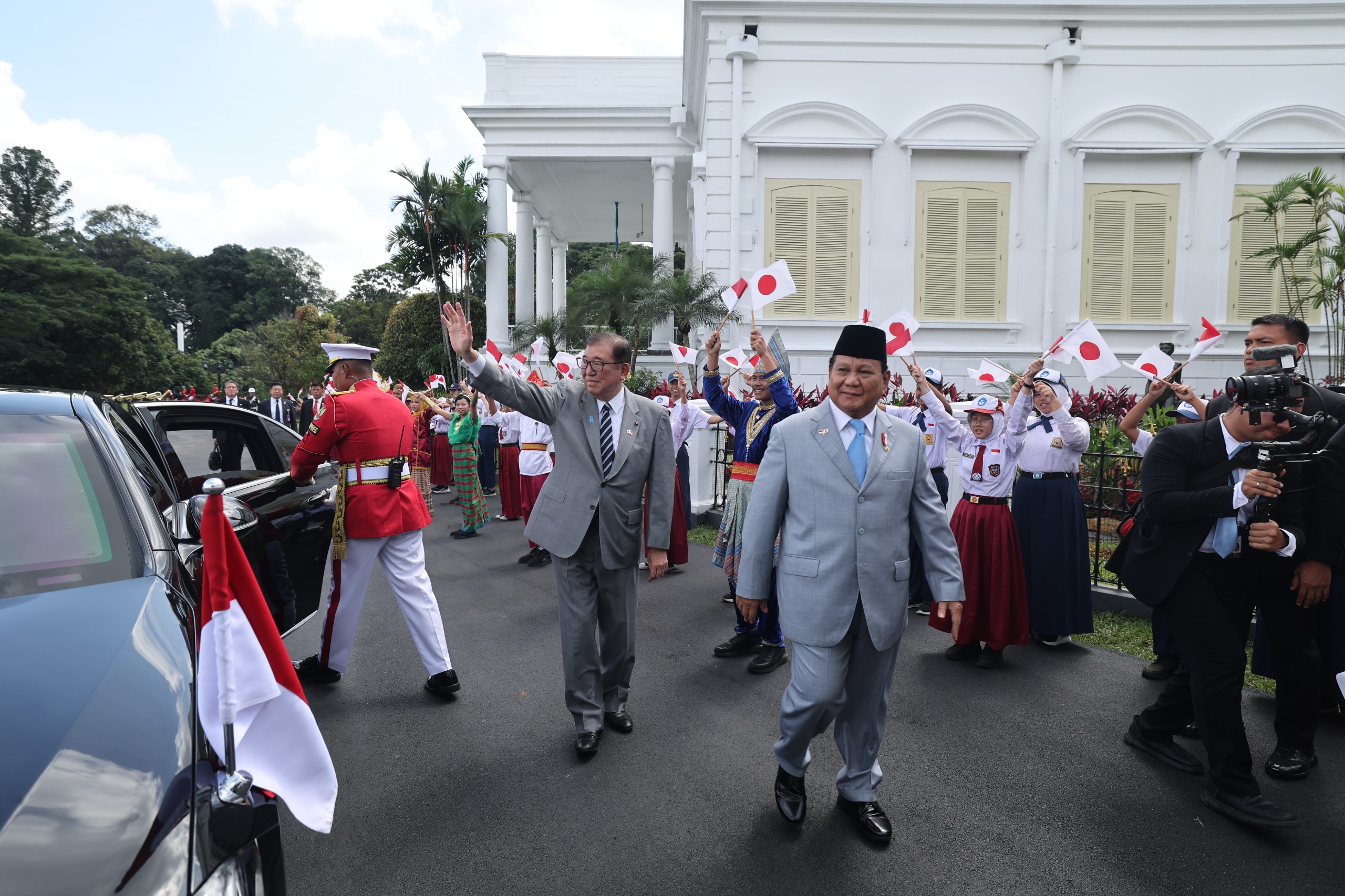 Prabowo Sambut PM Jepang di Istana Bogor Diiringi 21 Dentuman Meriam