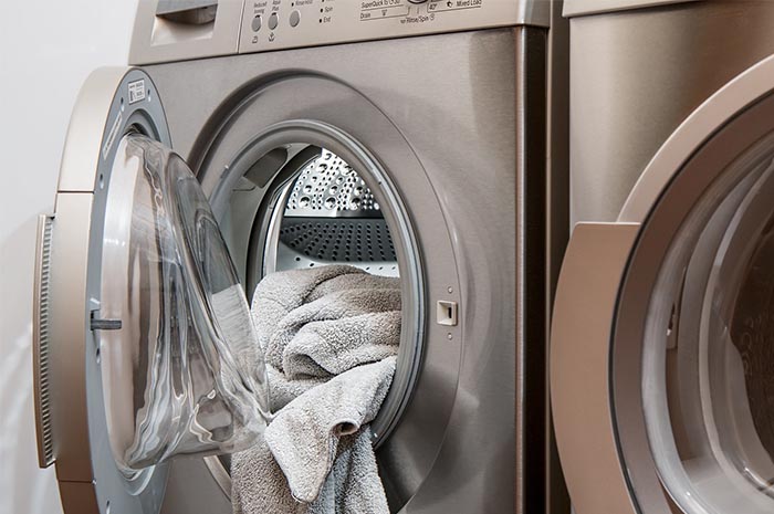 6 Cara Ampuh Mencuci Pakaian saat Musim Hujan, Anti Bau dan Cepat Kering