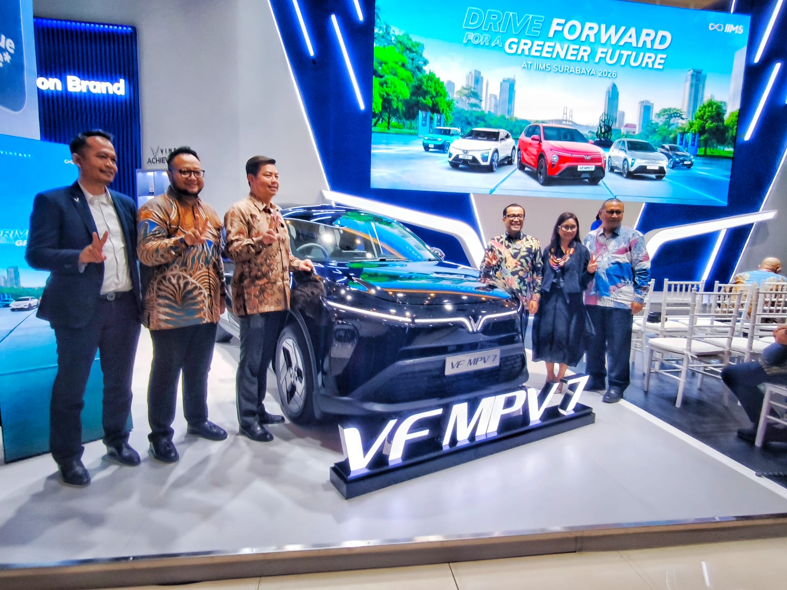 IIMS Surabaya 2026, VinFast Luncurkan VF MPV 7 yang Dilengkapi Apple CarPlay dan Kamera 360