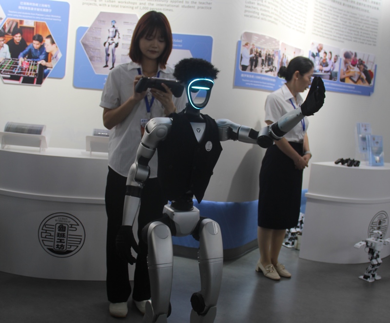 Harian Disway di China International Press Communication Center (CIPCC) (12): Robot, Whoosh, dan Labubu di Tianjin