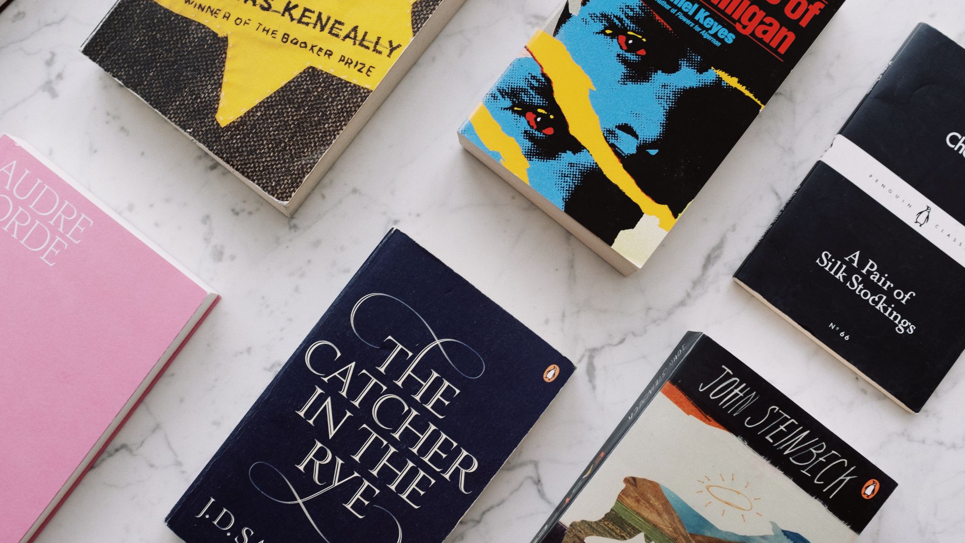 Perbedaan Buku Paperback vs Hardcover