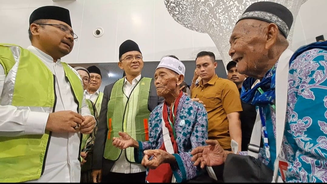 Perdana! 366 Jemaah Haji Diberangkatkan dari Bandara Kertajati, Menag Yaqut: Jangan Sungkan Minta Bantuan ke Petugas!