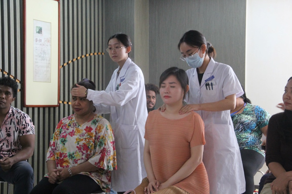 Harian Disway di China International Press Communication Center (CIPCC) (45): Merem Melek Kena Pijat