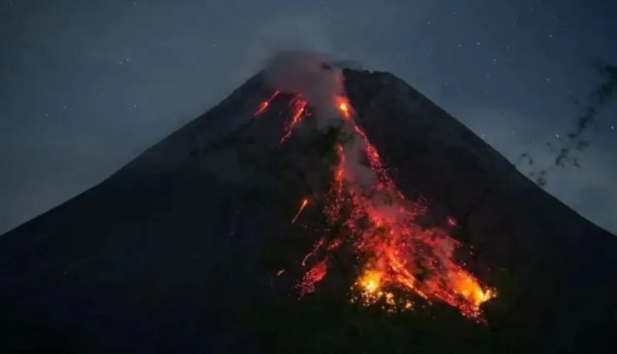 Gunung Merapi Erupsi, Luncurkan 15 Kali Guguran Lava