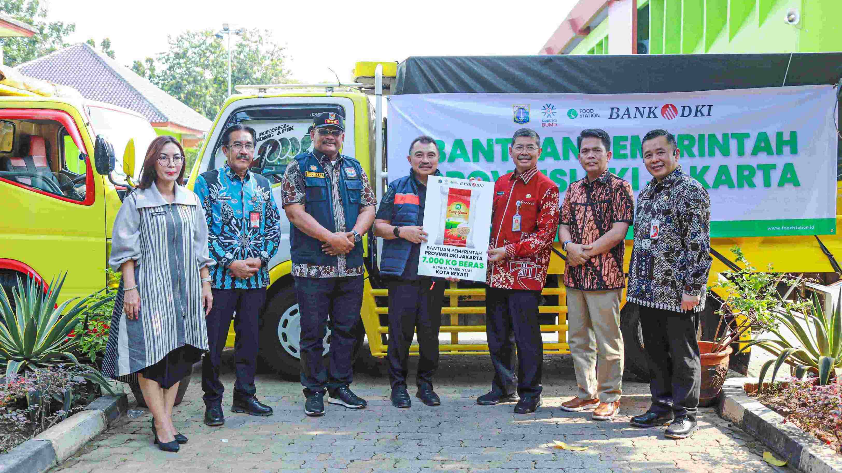 Pemprov DKI Salurkan Bantuan Bencana Banjir Bekasi, Sekda: Tingkatkan Kepedulian Antarkota
