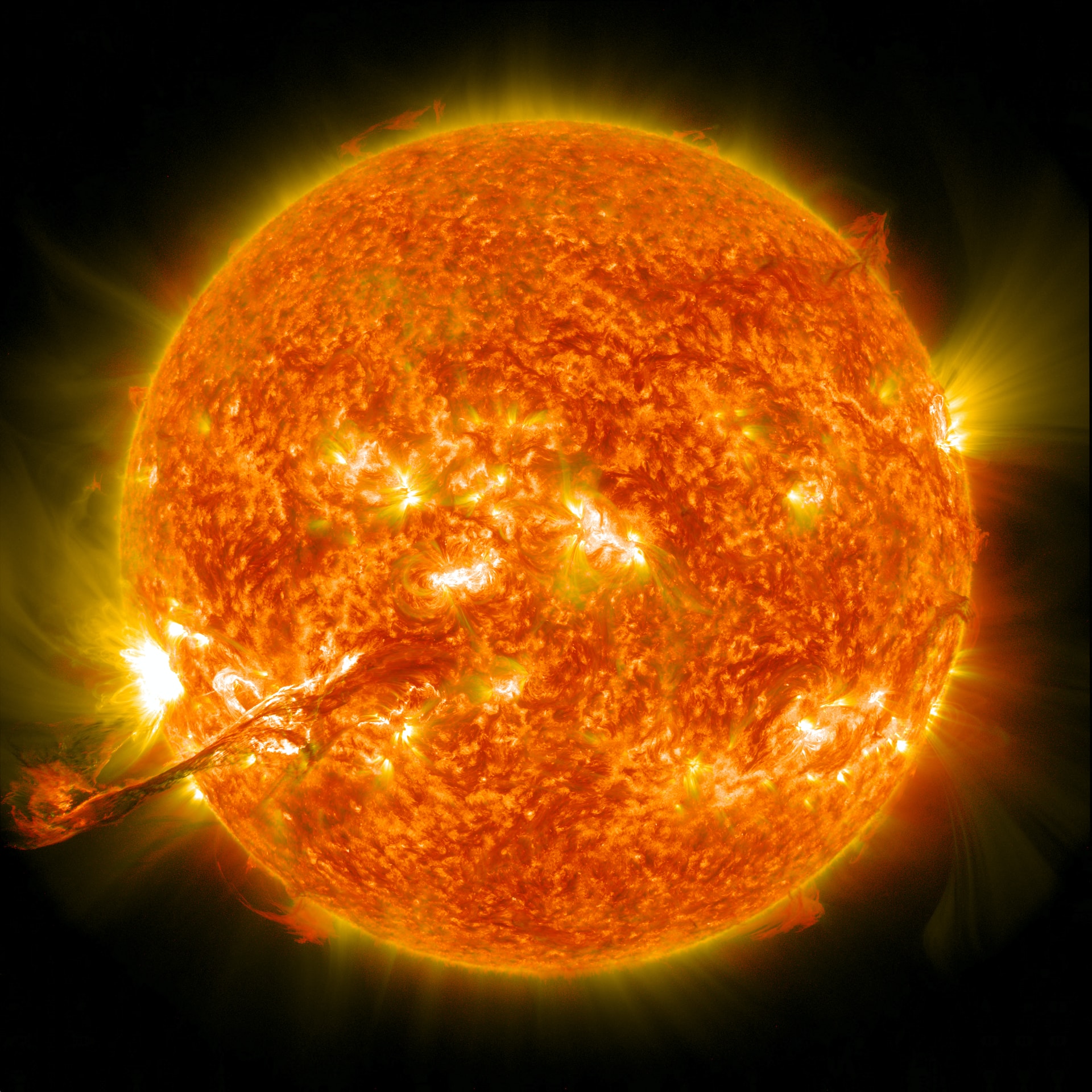 KIAMAT! Para Ilmuwan Beri Peringatan Dini Fakta Bumi akan 'Ditelan' Matahari, Kapan Itu Terjadi?