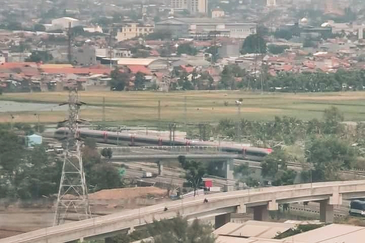 Waduh, Dua Kereta Cepat Whoosh di Bandung Sempat Tertahan 15 Menit Akibat Pasokan Listrik Padam