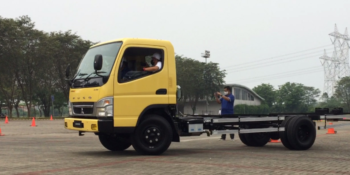 Jajal Mitsubishi Fuso Canter, Kabin Lapang, Nyaman dan Lebih Bertenaga Dengan Mesin Baru Standart Euro 4