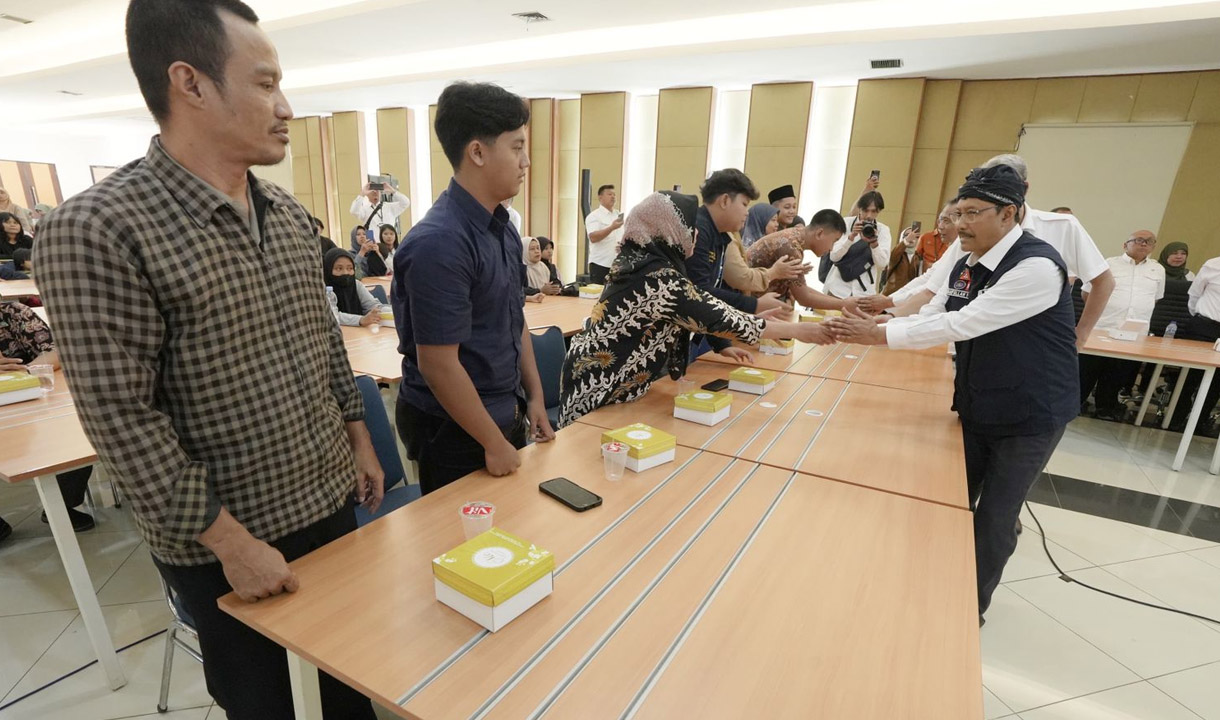 Penuh Haru, Momen Dialog Gus Ipul dan Orangtua Siswa Sekolah Rakyat di Margaguna