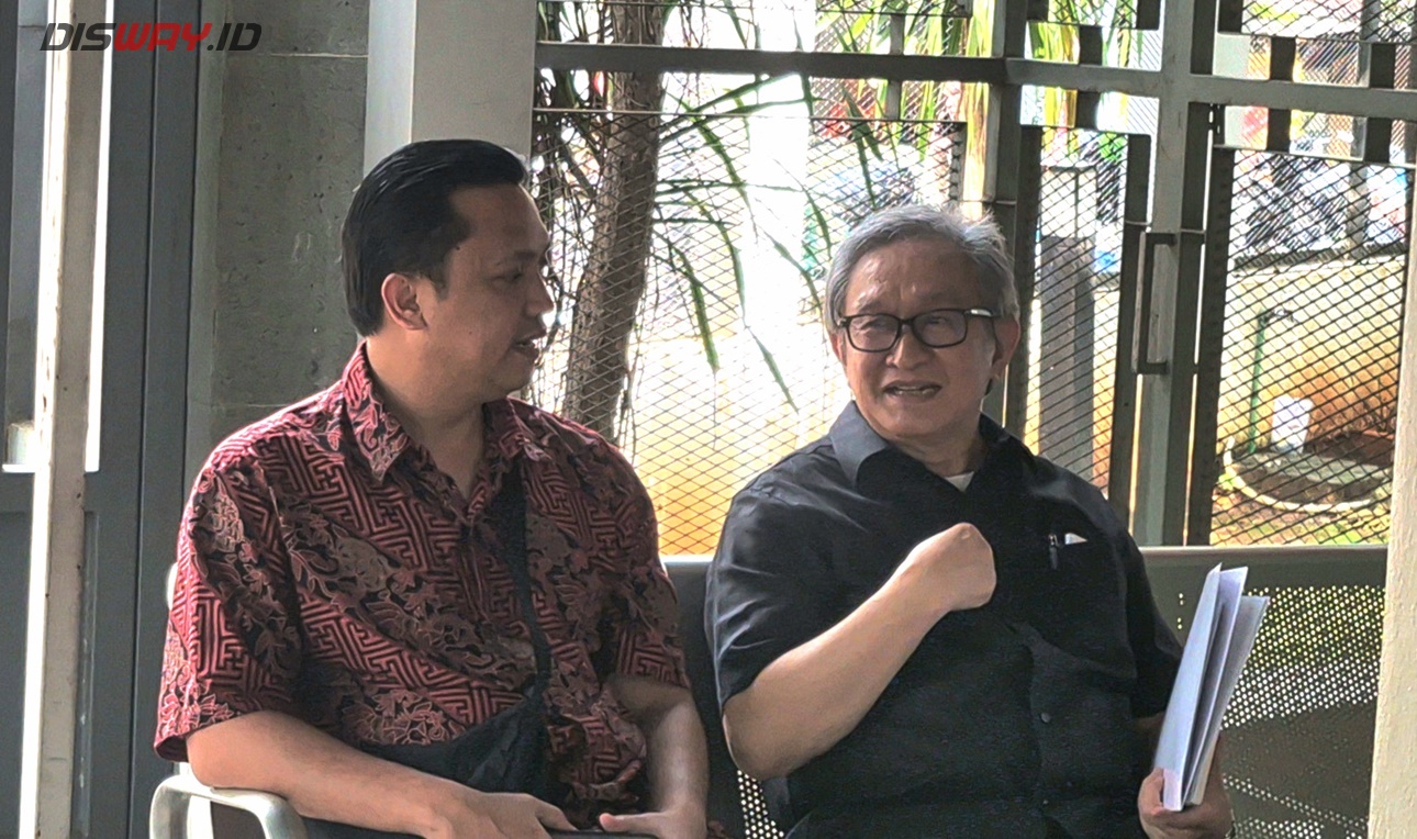 Kenakan Kemaja Hitam saat Hendak Kunjungi Hasto di Rutan, Kuasa Hukum: Saya lagi Berdukacita
