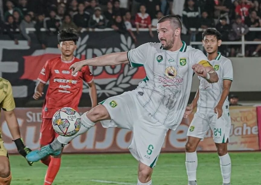 Bek Persebaya Dusan Stefanovic Absen Kontra Borneo FC? Begini Kata Coach Uston Nawawi