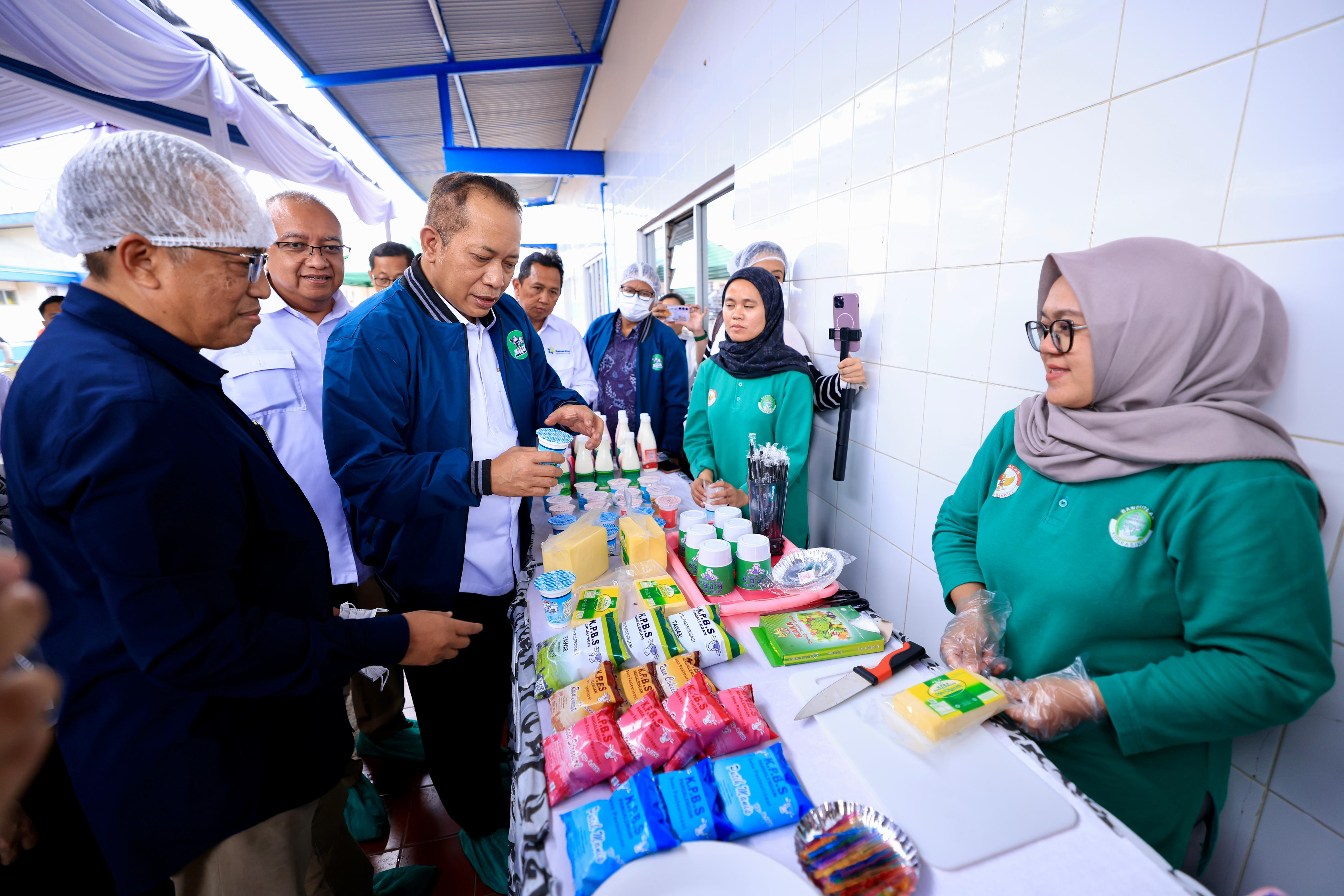 Menkop Ferry Dorong Mitra LPDB Koperasi KPBS Pangalengan Kembangkan Pabrik Susu dan Terintegrasi dengan Gerai KDKMP