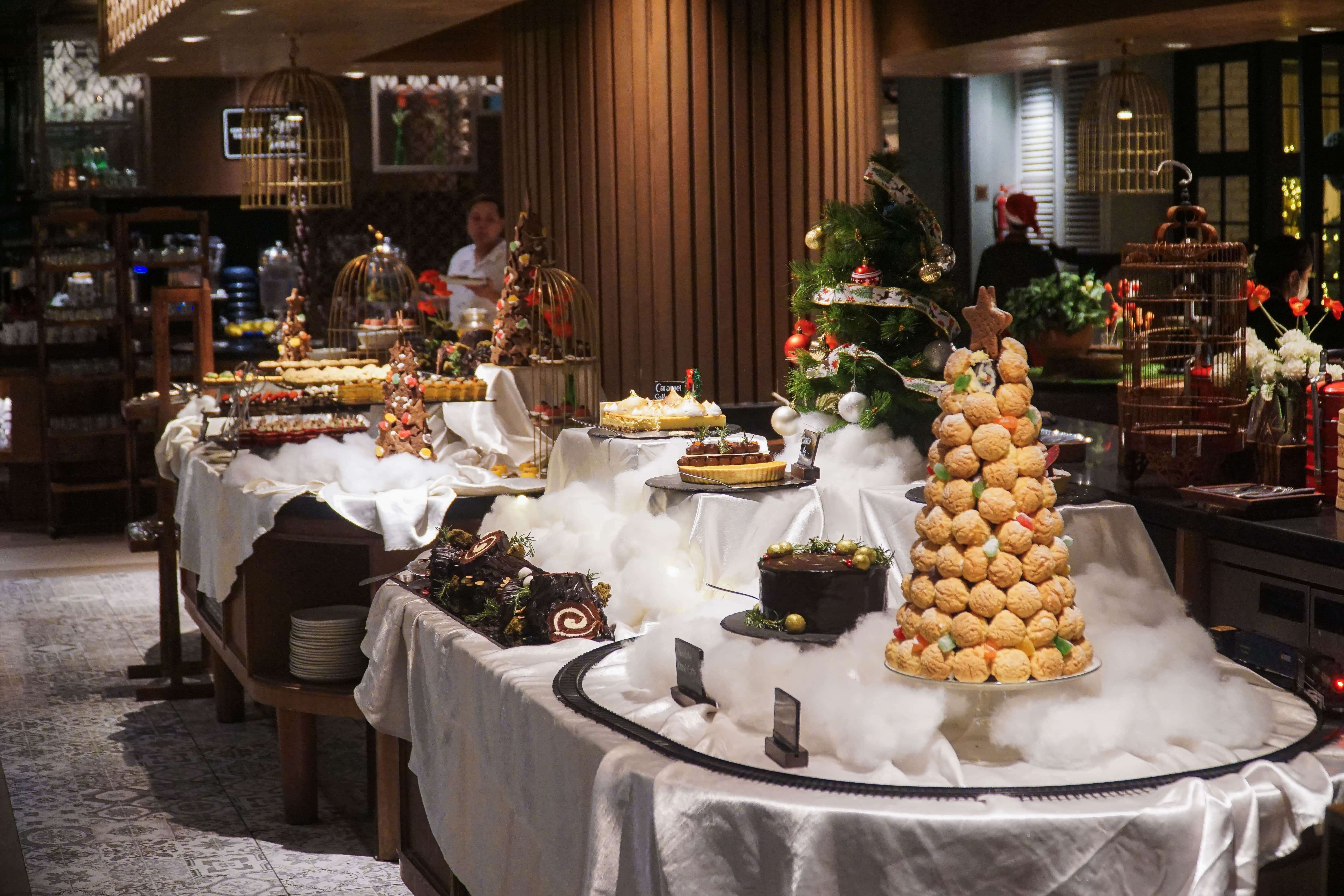 Rayakan Natal dan Tahun Baru, DoubleTree by Hilton Surabaya Hidangkan Choco Fountain hingga Whole Roasted Turkey
