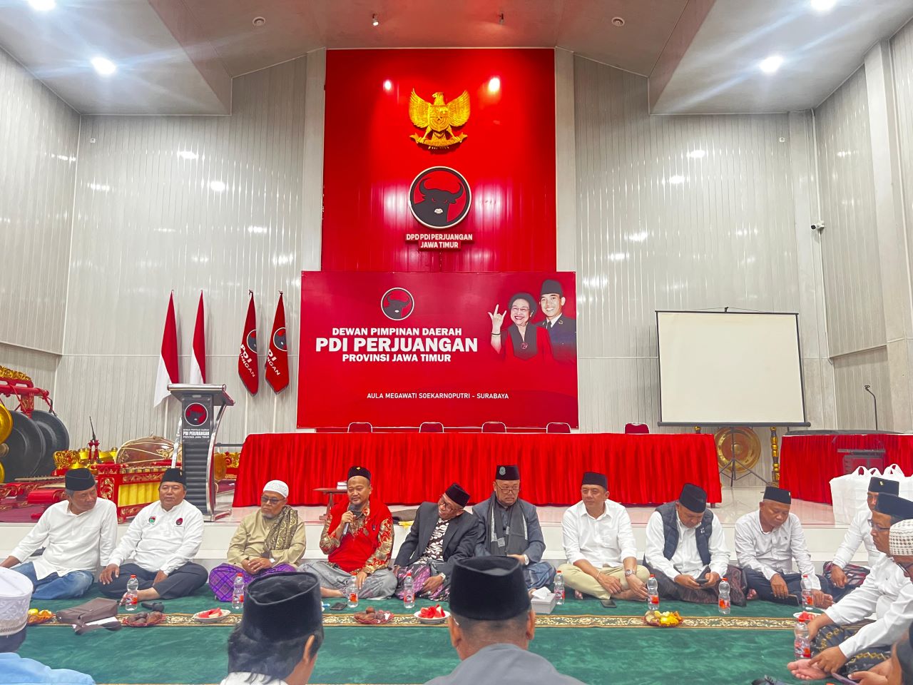 DPD PDIP Jatim Bacakan Yasin-Tahlil untuk Kusnadi dan Tokoh-Tokoh Partai yang Telah Berpulang 
