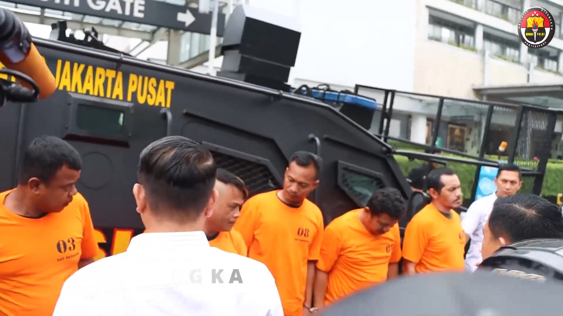 Lima Pengeroyok Dua Anggota Satpol PP di Plaza Indonesia Terancam 7 Tahun Penjara! 