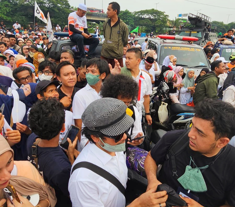 Ikut Kampanye Akbar Amin, Rian D'Masiv Harus Jalan Kaki 5 Km Hingga Dikawal Patwal Menuju JIS