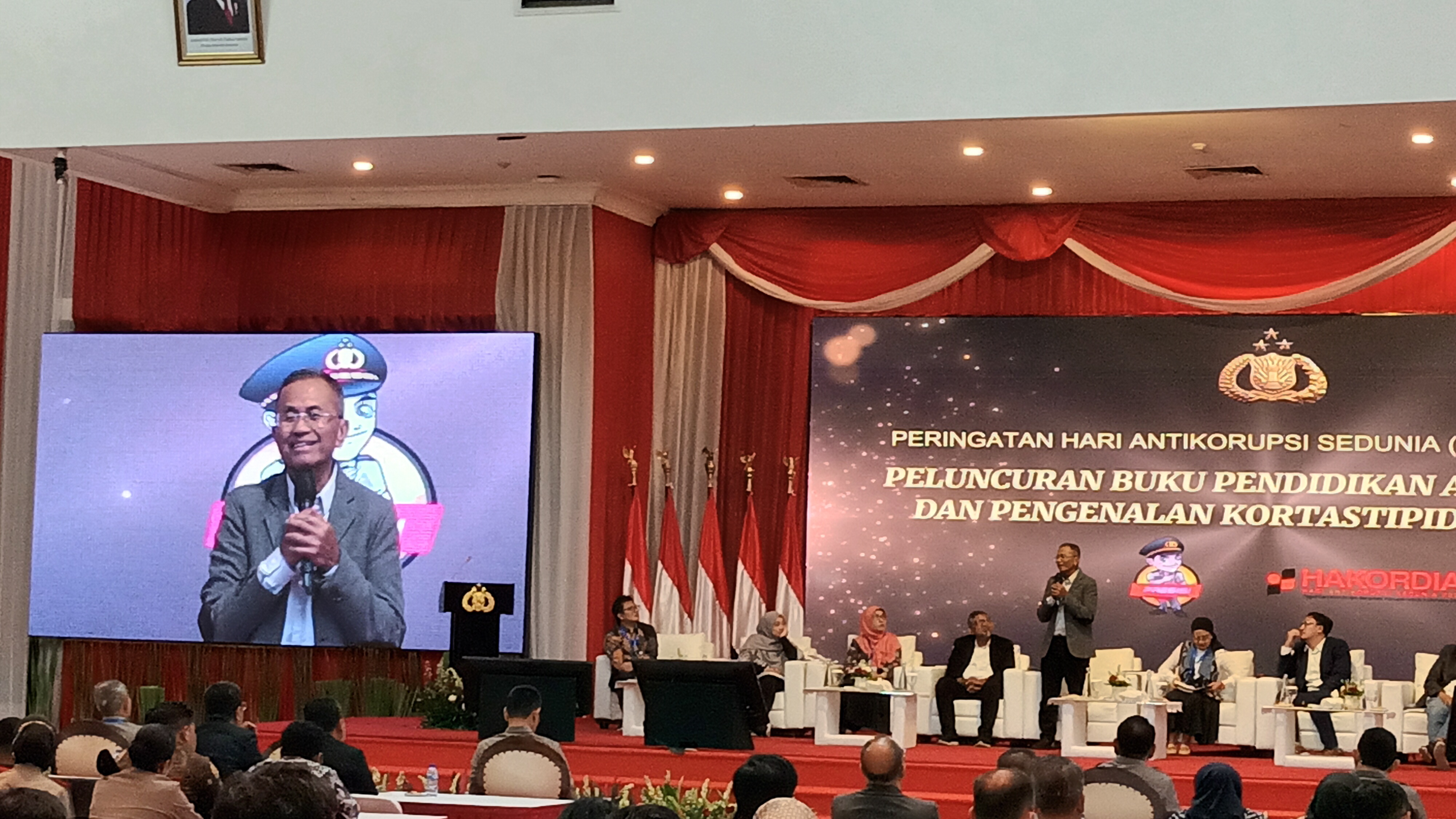 Polri Luncurkan 2 Buku Pendidikan Antikorupsi Peringati Hakordia 2024, Dahlan Iskan: Layak Dibaca Masyarakat Umum