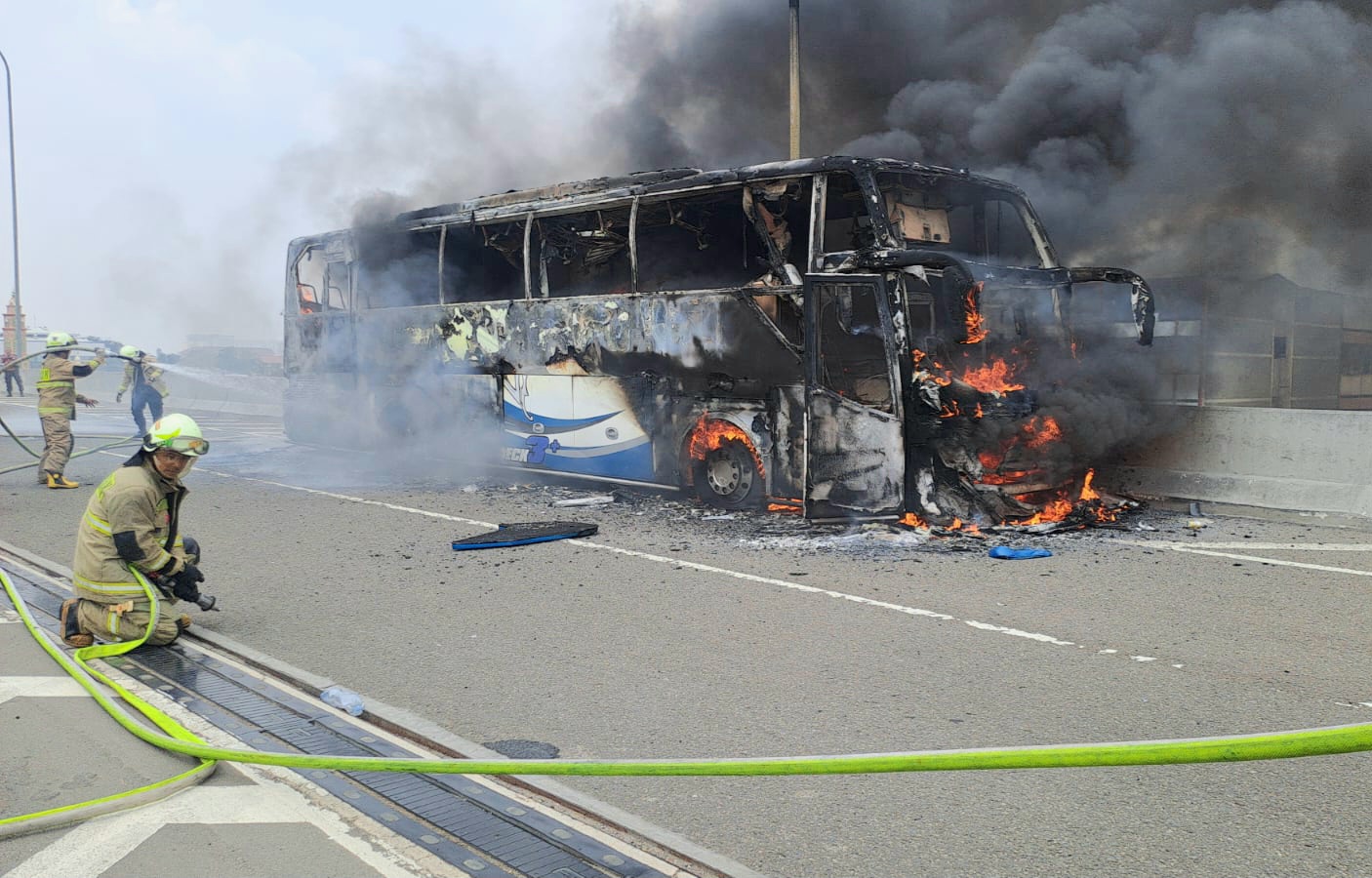 Bus Pariwisata Pengangkut Anak TK Terbakar di Jalan Tol Jatinegara, Awal Percikan Api Terungkap