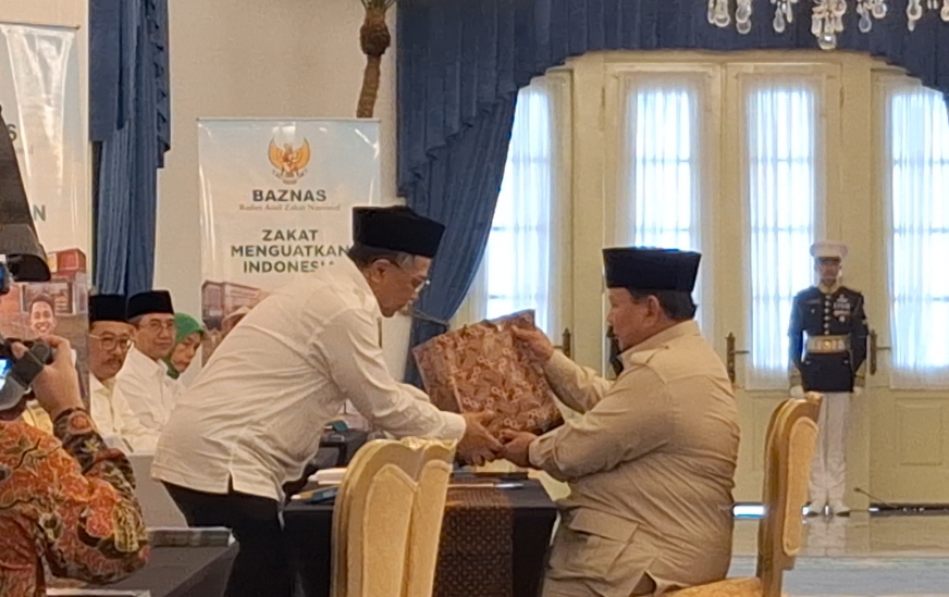 Intip Momen Prabowo dan Gibran Bayar Zakat di Istana