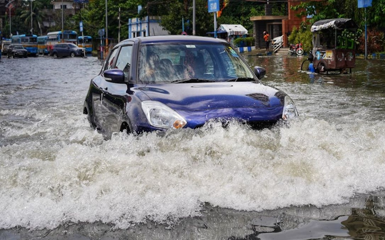 Awas! Mobil Dipaksa Lewat Banjir Bisa Jebol, Simak 7 Hal Penting yang Wajib Diperhatikan