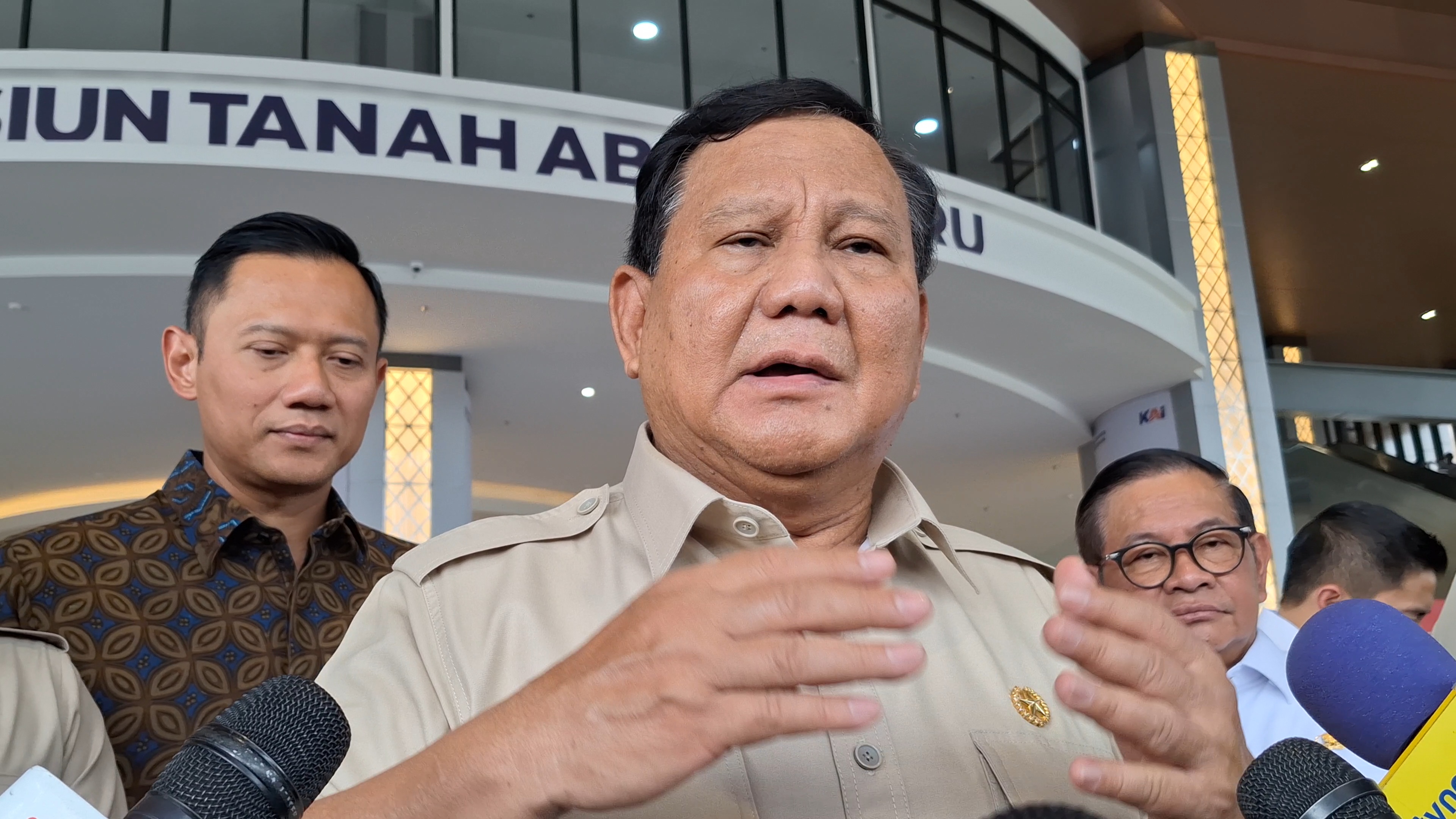 Prabowo Ungkap Kereta Khusus Petani dan Pedagang dapat Subsidi 60 Persen