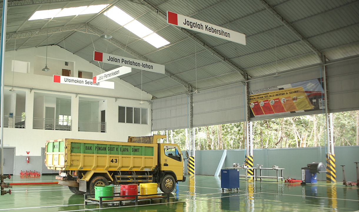 Diler Ampah Dongkrak Layanan Mitsubishi Fuso di Kalimantan Tengah