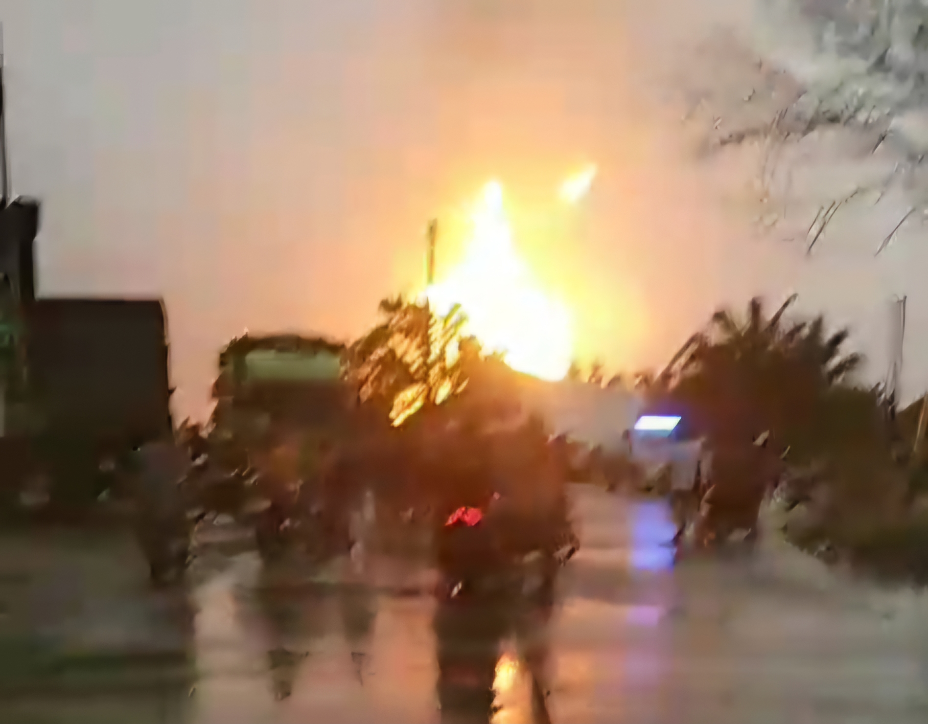 10 Warga Luka-Luka, Truk dan Bangunan Hangus Terbakar Ledakan Pipa Gas TGI di Inhil